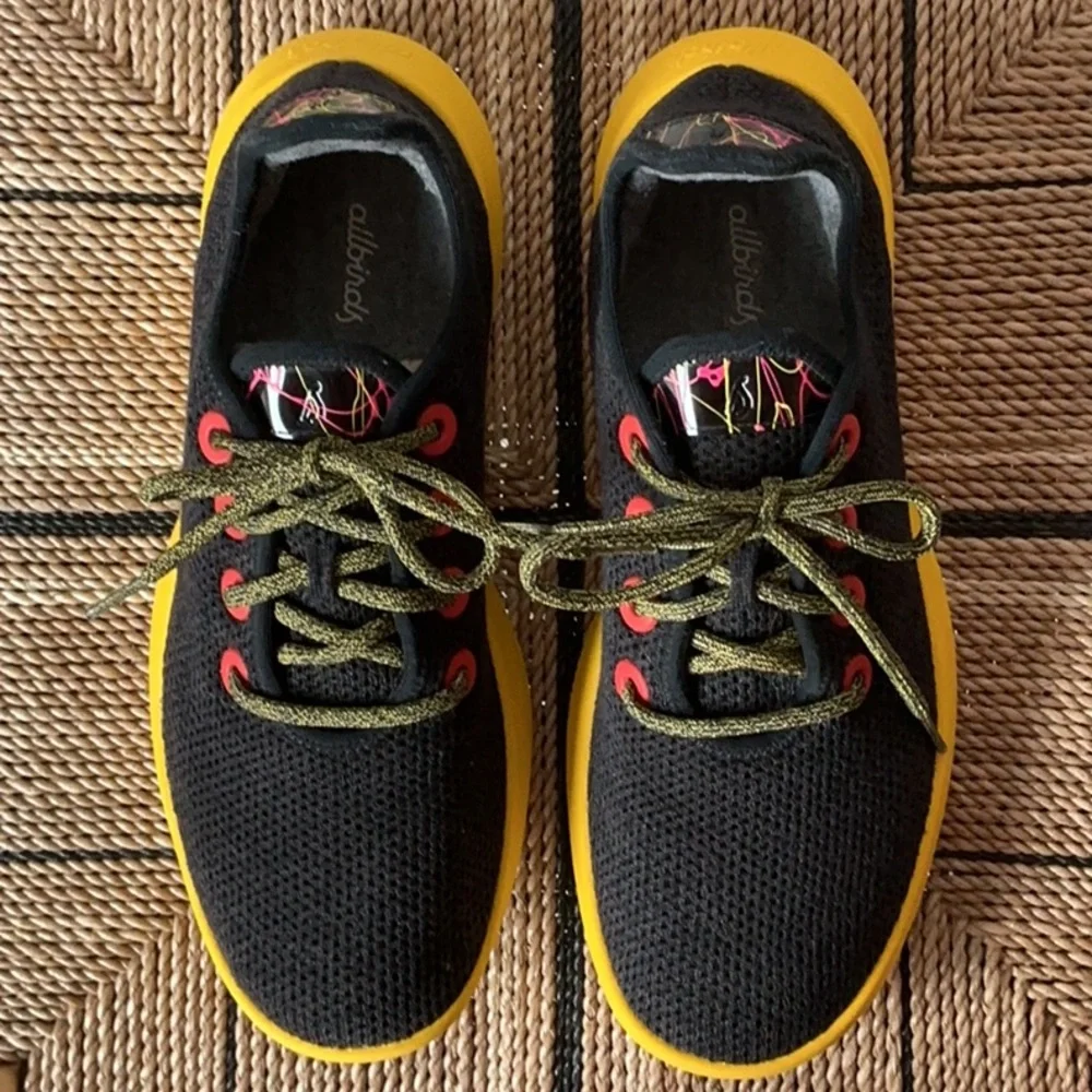 Allbirds Tree Runner - Limited Edition Black & Yellow - Picture 2 of 5